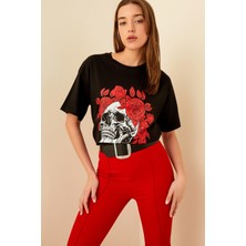 Swist Siyah Kuru Kafa Gül Baskılı Oversize Kadın Tshirt