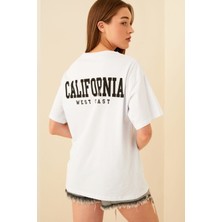 Swist Beyaz Clfrnia Sırt Baskılı Oversize Kadın Tshirt