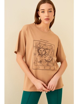 Swist Vizon Sun And Moon Baskılı Oversize Kadın Tshirt