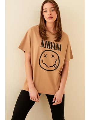 Swist Vizon Yeni Nirvana Baskılı Oversize Kadın Tshirt