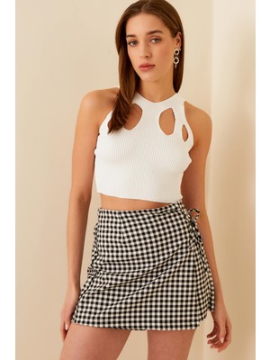 Swist Beyaz Pena Pencereli Kadın Crop Top