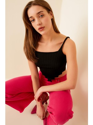 Swist Siyah Askılı Merdiven Kesim Kadın Triko Crop