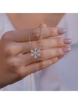 925 Gümüş Beyaz Zirkon Taşlı Kar Tanesi 925 Ayar Gümüş Kadın Kolye