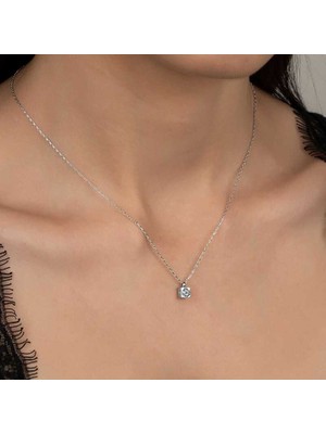 925 Gümüş Swarovski Taşlı Gümüş Tektaş Bayan Kolye