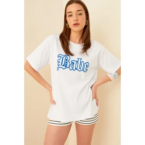 Beyaz Babe Baskılı Oversize Kadın Tshirt