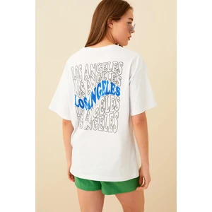 Beyaz La Sırt Baskılı Oversize Kadın Tshirt