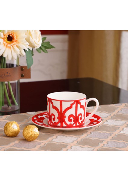 Kırmızı Demir Pencere Avrupa Dekor Modern Seramik Batı Plakaları Kemik Porselen Süsler Sofra Süslemeleri Bardak Tatlı Tepsisi | Teacup tabak Setleri (Yurt Dışından) fırsatları