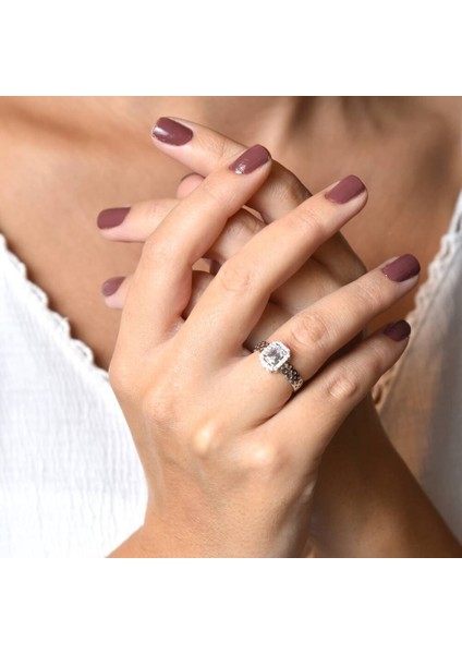 Beyaz Altın Baget Yüzük Sonsuzluk Tasarım 0,77 Karat fiyatları