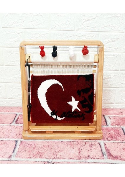 Atatürk Figürlü Bayrak Motifli El Dokuması Minyatür Halı fiyatları