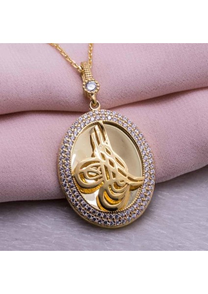 Oval Tasarımlı Tuğra Motifli Altın Kaplama 925 Ayar Gümüş Kadın Kolye