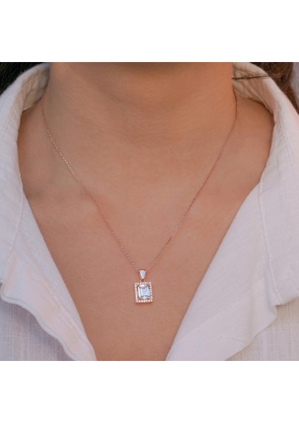 Büyük Baget Taşlı Rose Kaplama 925 Ayar Gümüş Kadın Kolye fiyatları