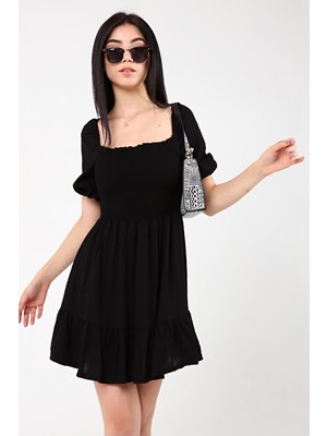 Kasheha Siyah Kare Yaka Üst ve Beli Gipeli Fakir Kol Bodrum Viskon Kısa Elbise - KSH00195