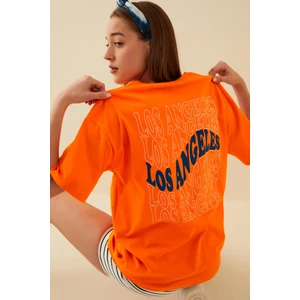 Turuncu La Sırt Baskılı Oversize Kadın Tshirt