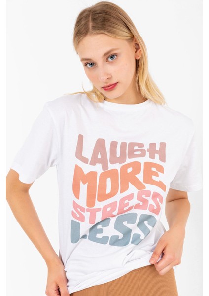 Bisiklet Yaka Laugh More Baskılı Beyaz Oversize Kadın T-Shirt