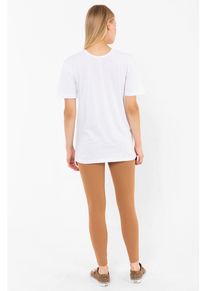 Bisiklet Yaka Laugh More Baskılı Beyaz Oversize Kadın T-Shirt fırsatları