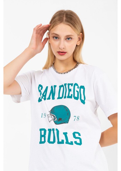 Bisiklet Yaka San Diego Baskılı Beyaz Oversize Kadın T-Shirt fiyatları
