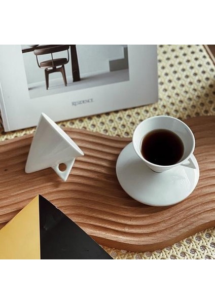 Yaratıcı Ince Kemik Çini Koni Tipi Espresso Kupası Sunucusu Setleri Beyaz Küçük Seramik Çay Kupası ve Tabağı Cafe Partisi Drinkware | Kahve Kupası ve tabak Setleri(Yurt Dışından) fırsatları