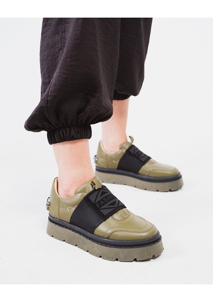 Streç Detaylı Deri Sneaker