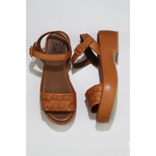 Bueno Shoes Taba Deri Kadın Dolgu Topuklu Sandalet