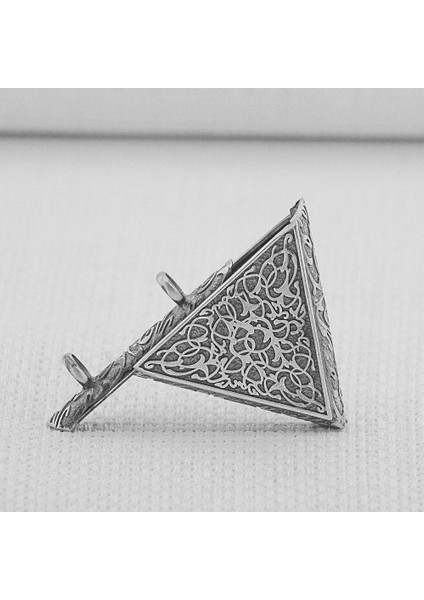 Desenli 925 Ayar Gümüş Üçgen Muska Kabı Orta Boy