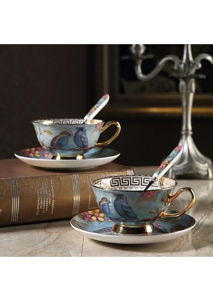 Pastoral Stil Öğleden Sonra Çay Bardağı Avrupa Kemik Çini Kahve Fincanı Yaratıcı Retro Altın Jant Kupası ve Tabağı Seti Güzel Hediye | Donanım Takımları (Yurt Dışından)