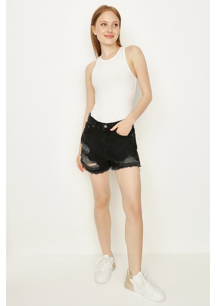 Kadın Açık Mavi Püsküllü Mini Denim Şort