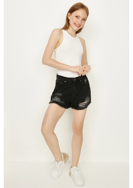 Kadın Açık Mavi Püsküllü Mini Denim Şort