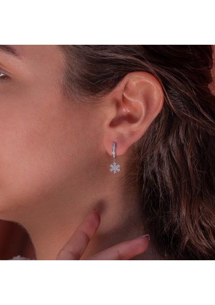 Kar Tanesi Tasarımlı Sallantılı 925 Ayar Gümüş Küpe fiyatları