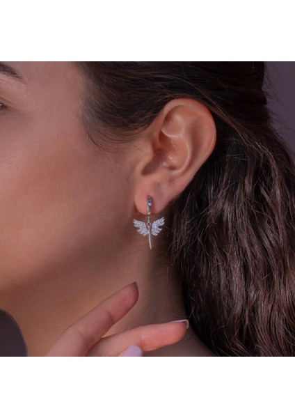 Melek Tasarımlı Beyaz Zirkon Taşlı Sallantılı Gümüş Küpe fiyatları