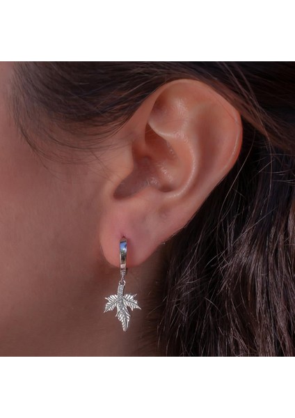 Çınar Yaprağı Motifli Sallantılı 925 Ayar Gümüş Küpe