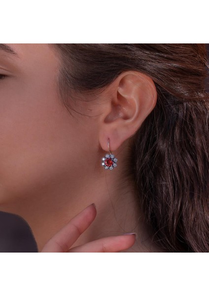 Çiçek Tasarımlı Kırmızı Beyaz Zirkon Taşlı Çengelli 925 Ayar Gümüş Küpe fiyatları