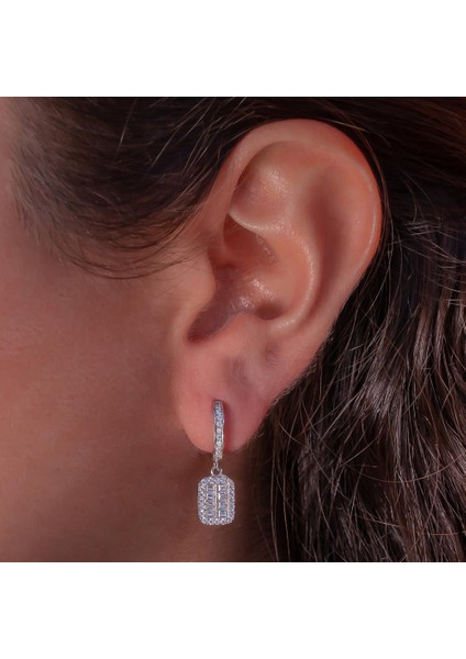 Baget Taşlı Sallantılı 925 Ayar Gümüş Küpe