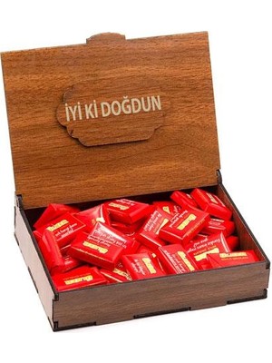 Nostaljik Lezzetler Sevdiklerinize Özel Ahşap  Kutusunda 40 Adet Napoliten Çikolata ( Iyi Ki Doğdun Yazılı )