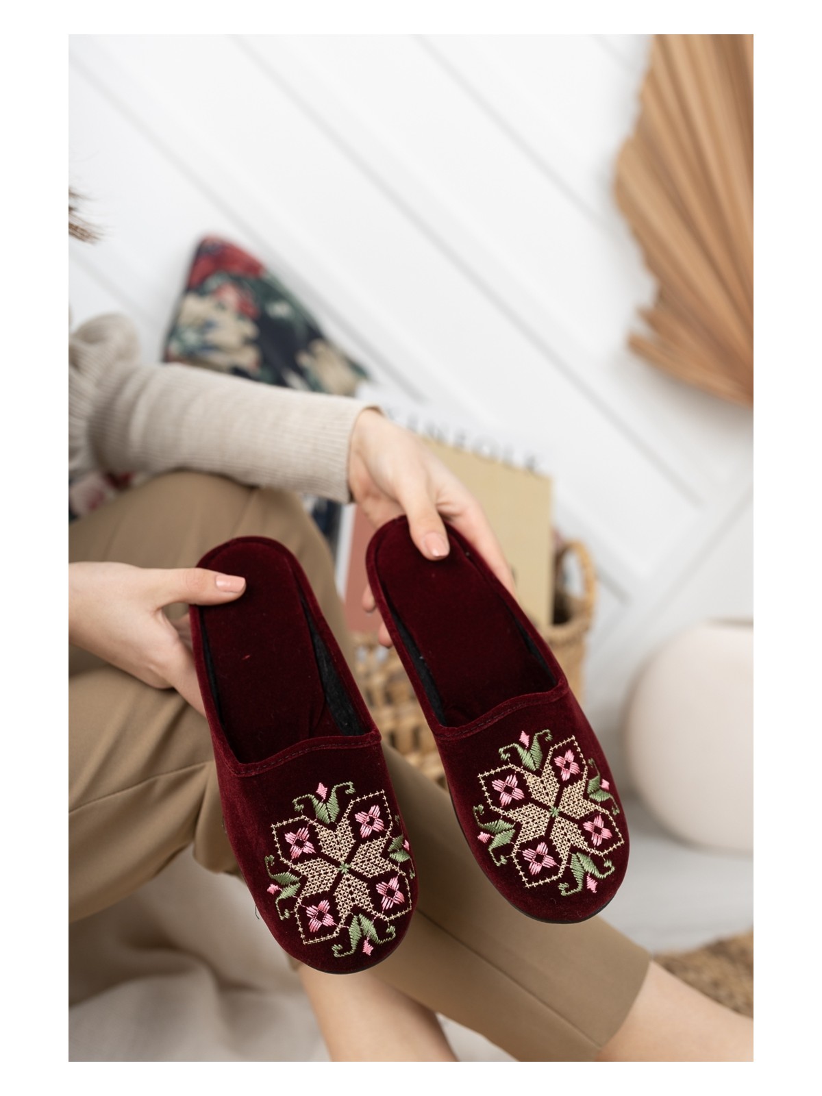 Moda Fırsat Bordo Kanaviçe Kadın Ev Terliği Kışlık Kapalı Yumuşak Rahat Terlik Nakışlı Çeyiz Bohça Terliği
