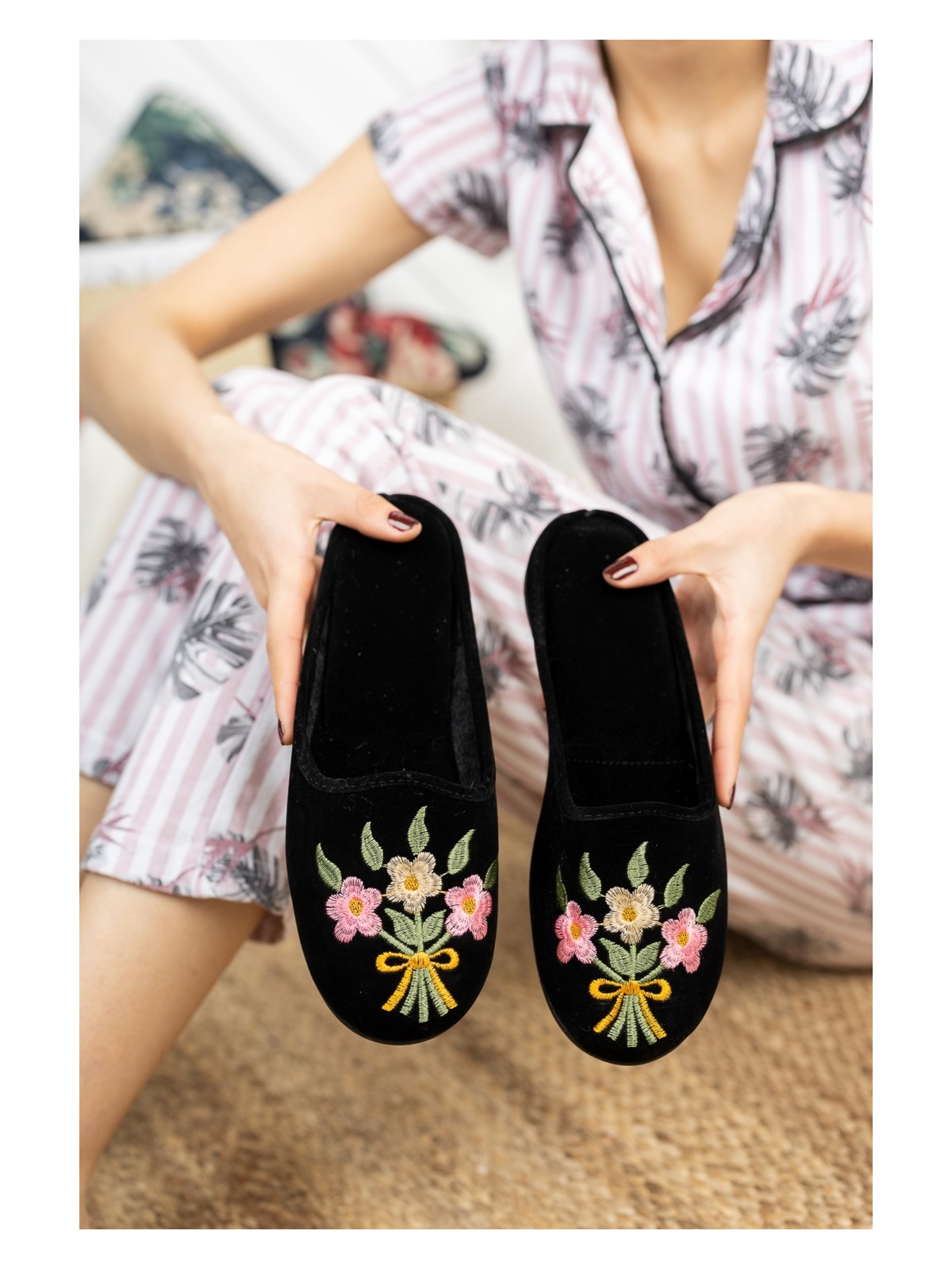 Moda Fırsat Bordo Buket Kadın Ev Terliği Kışlık Kapalı Yumuşak Rahat Terlik Nakışlı Çeyiz Bohça Terliği - Görsel 5