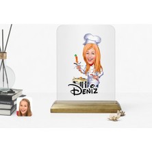 BK Kişiye Özel Kadın Chef Karikatürlü Ahşap Standlı Çerçeve-1