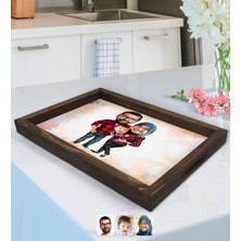 BK Kişiye Özel Tesettürlü Aile Karikatürlü Doğal Ahşap Tepsi-2