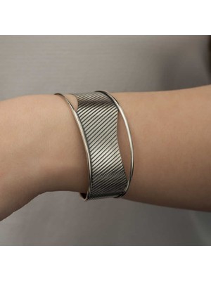 925 Gümüş Gümüş Eskitme Desenli Bayan Bilezik