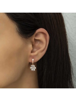 925 Gümüş Gümüş Beyaz Çiçek Bayan Küpe