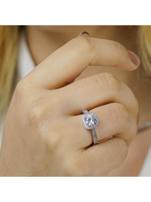 925 Gümüş 925 Ayar Gümüş Pırlanta Model Yan Taşlı Tek Taş Yüzük