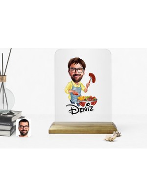BK Kişiye Özel Erkek Mangalcı Karikatürlü Ahşap Standlı Çerçeve