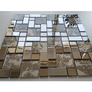 Mutfak Tezgah Arası ve Iç Dekorasyon Için, Krom-Ayna Mix Kristal Mozaik. Cam Ölçüleri: Mix. File Ölçüsü: 30x30 cm. Renk: Gümüş Krom-Ayna-Desenli Ayna Mix. ( 1 Koli=11 File Karo=1 m2 Fiyatıdır.)