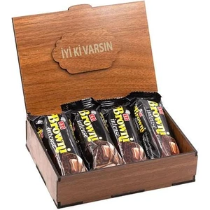 Nostaljik Lezzetler Sevdiklerinize Özel Ahşap  Kutusunda 4 Adet Browni Intense ( Iyi Ki Varsın Yazılı )