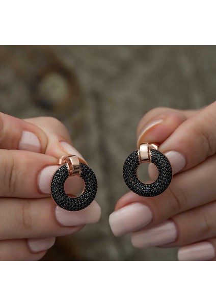 Gümüş Siyah Çok Taşlı Daire Bayan Küpe fırsatları