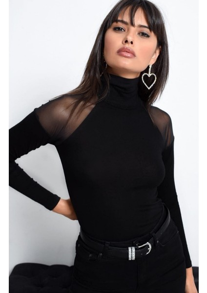 Omuzları Tül Balıkçı Yaka Çilek Kumaş Bluz