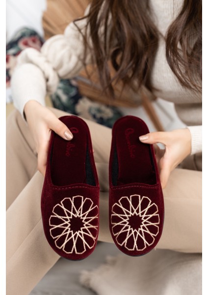 Bordo Kadın Hitit Ev Terliği Kışlık Kapalı Yumuşak Taban Rahat Terlik Nakışlı Çeyiz Bohça Terliği