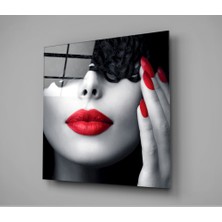 Insigne Kırmızının Cazibesi Cam Tablo - 40X40 cm