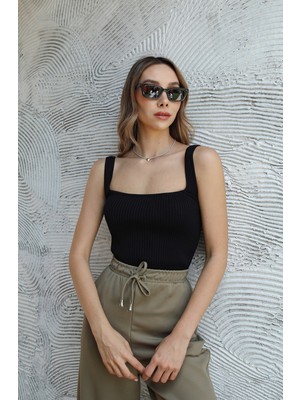 Havoş Siyah Kare Yaka Geniş Askılı Crop