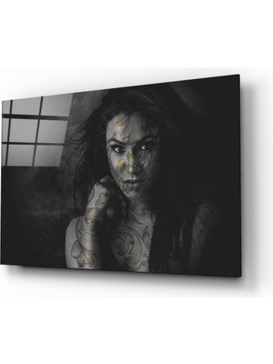 Insigne Dövmeli Kadın Cam Tablo - 72X46 cm