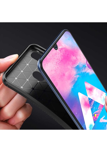 Apsuwa Samsung Galaxy M30 Karbon Görünüm Negro Silikon Kılıf + Ekran Koruyucu Nano